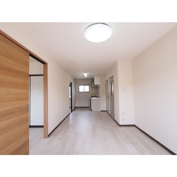 ドミールのぞみF棟101の居間