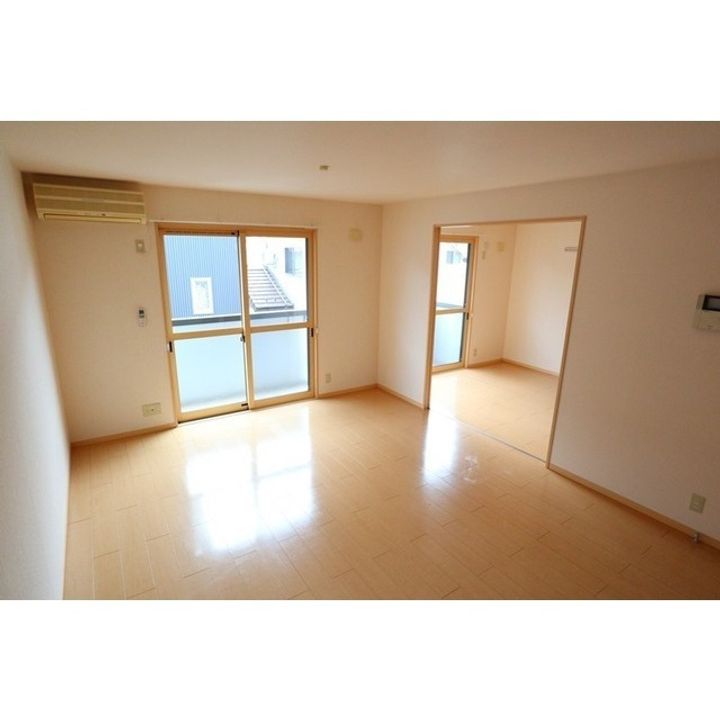 グランディールT B棟の居間