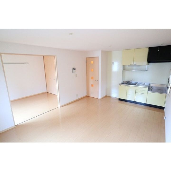 グランディールT B棟の居間