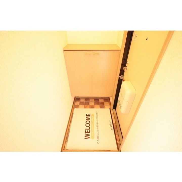 エバンスタウンコスモ A棟の玄関