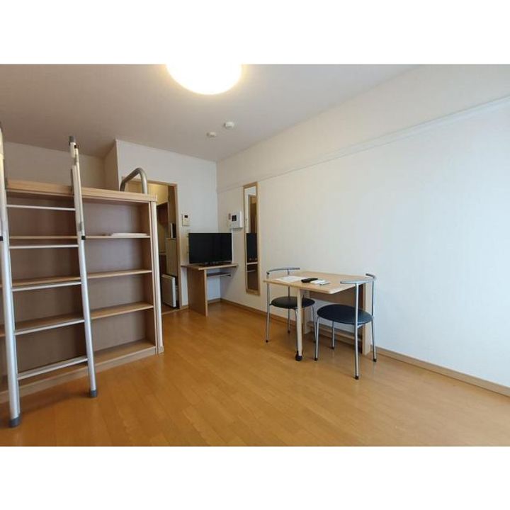 レオパレスSUMIYOSHI205の居間