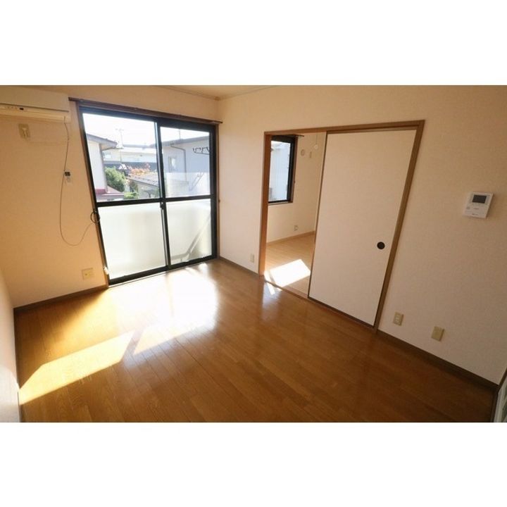 ラ・メゾンひまわり202の居間