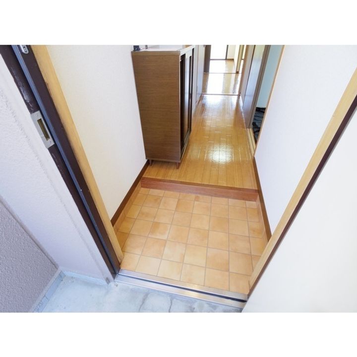 Limpiaスカイパーク早川205の玄関