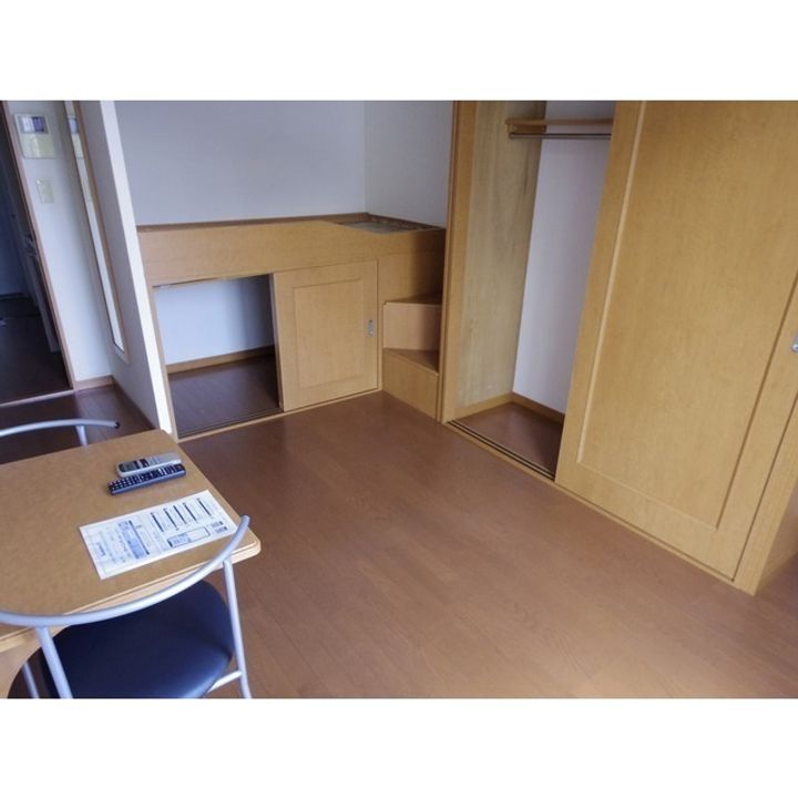 レオパレスブリリアント・グリーン107の居間