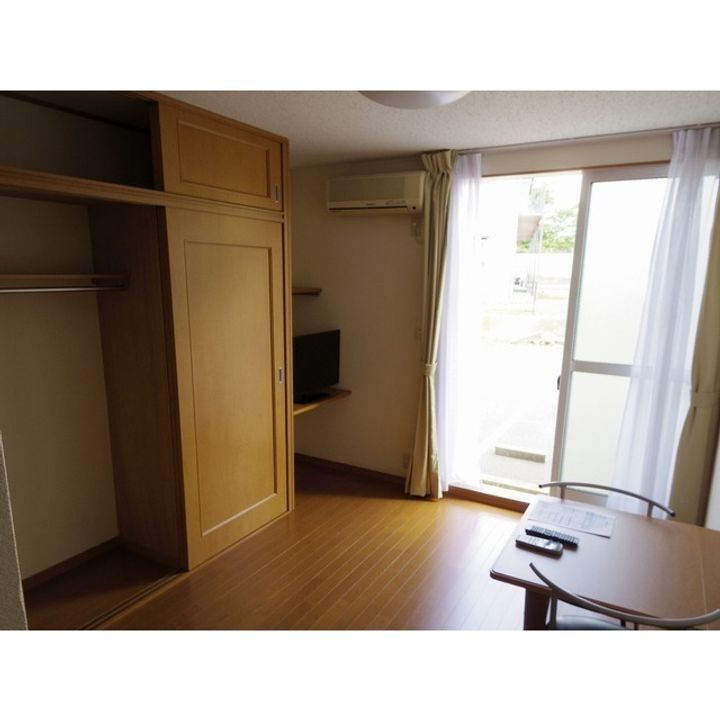 レオパレスブリリアント・グリーン107の居間