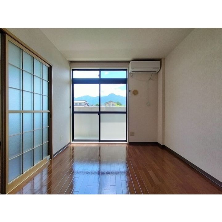 デューク・S103の居間