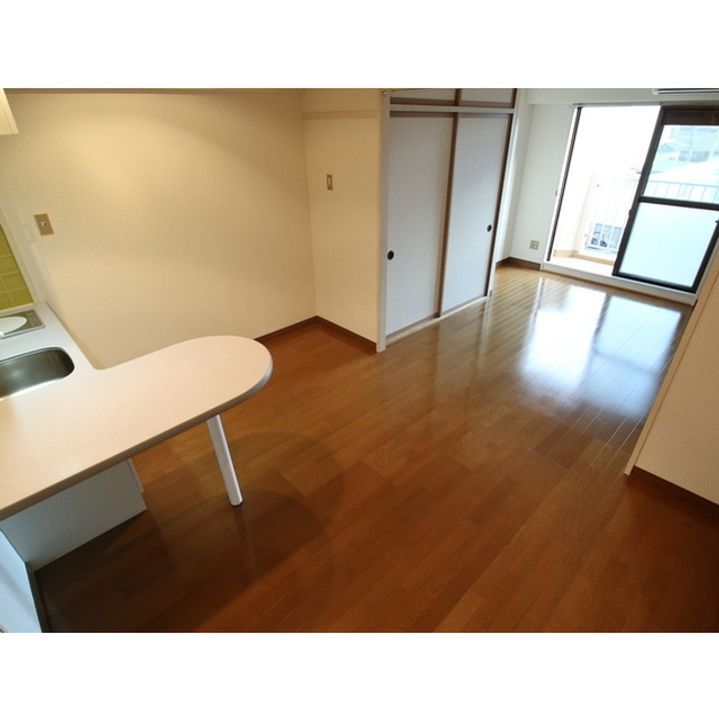 開智ハイツの居間