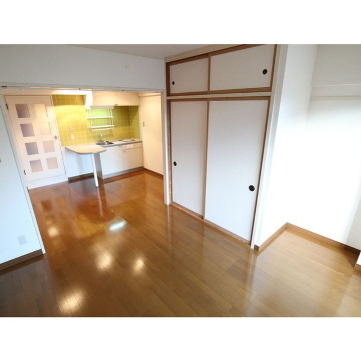 開智ハイツの居間