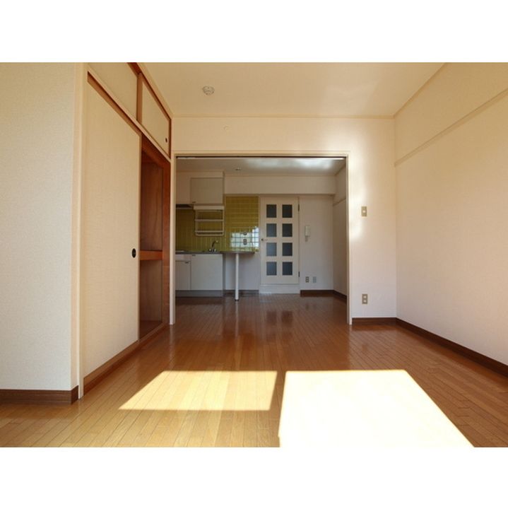 開智ハイツ302の居間