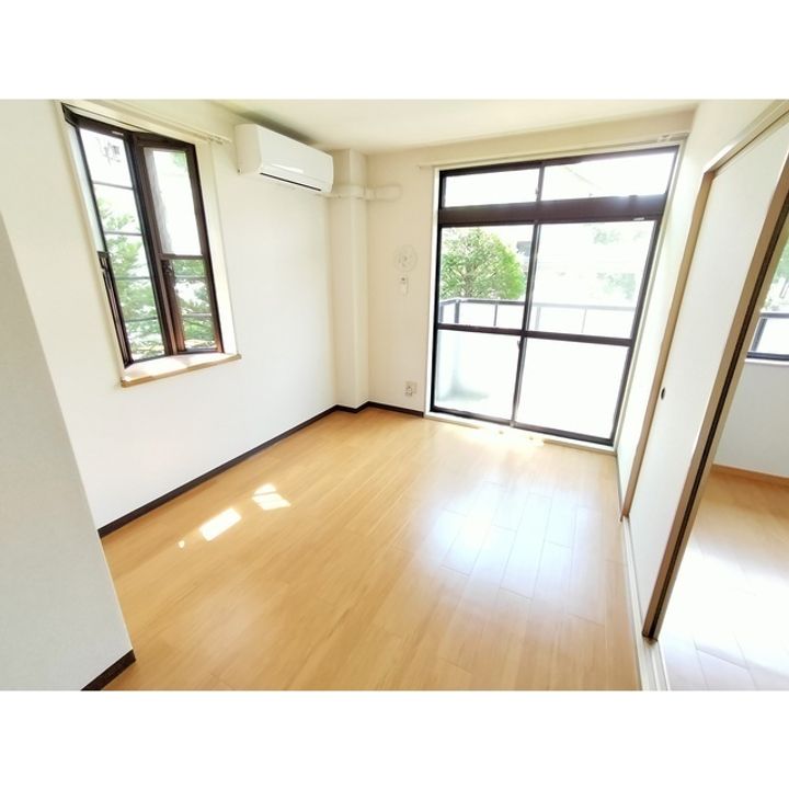 フラワーヒルズM101の居間