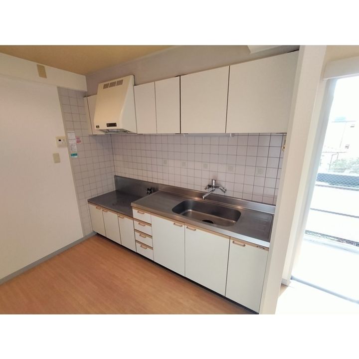 ポルテボナール茜305のキッチン