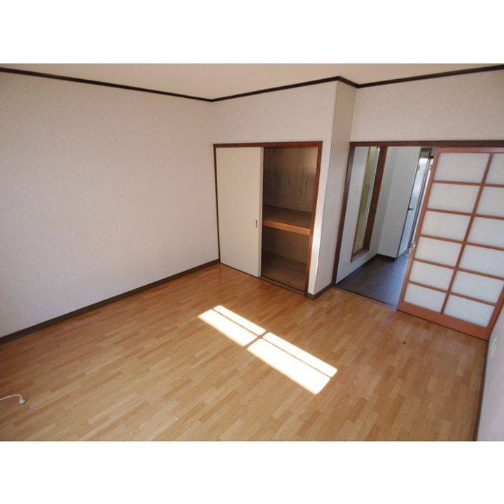 沢尻青山ハイツ106の居間