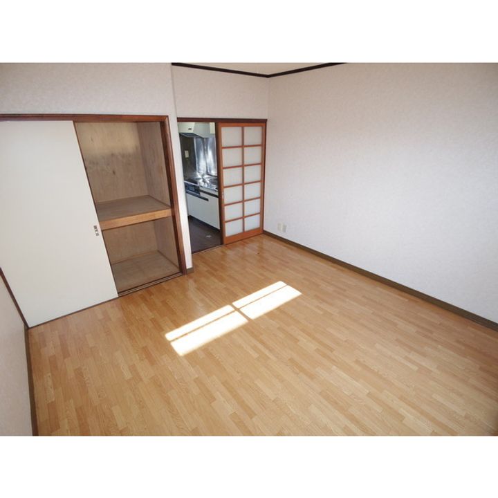沢尻青山ハイツ106の居間