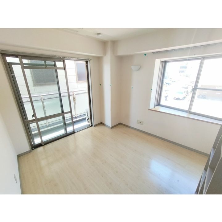 セトル東口ビル205の居間