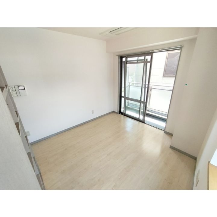 セトル東口ビル205の居間