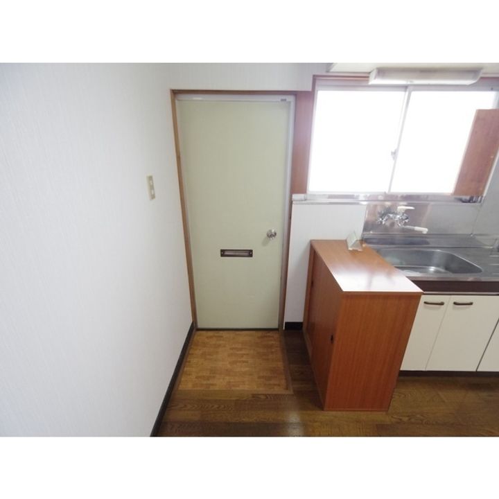 コーポ生田103の玄関