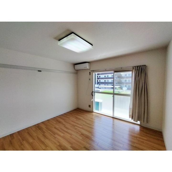 フレグランス郵とぴあC棟202の居間