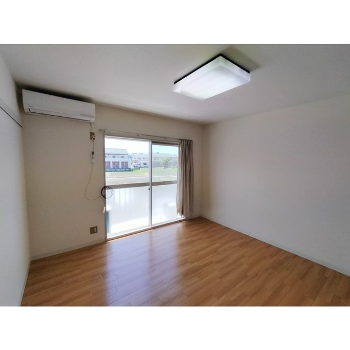 フレグランス郵とぴあC棟202の居間