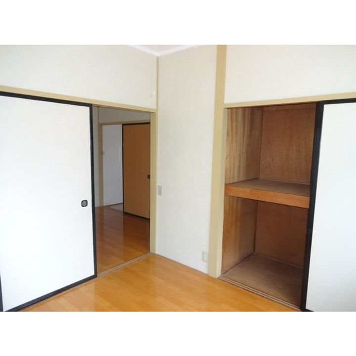ZOZO TOKIDA B棟212の居間