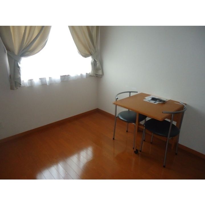 レオパレス宮木209の居間