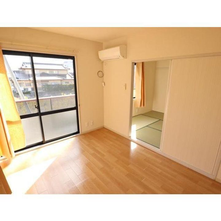 エステートフレンズ A棟202の居間