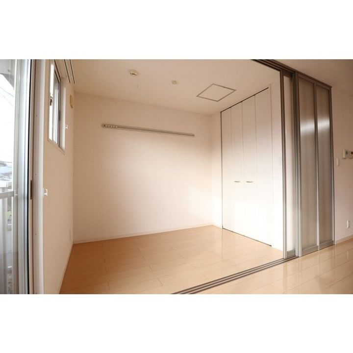 ルーエ三本柳 A棟の内装