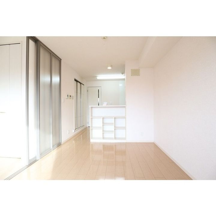 ルーエ三本柳 A棟の居間