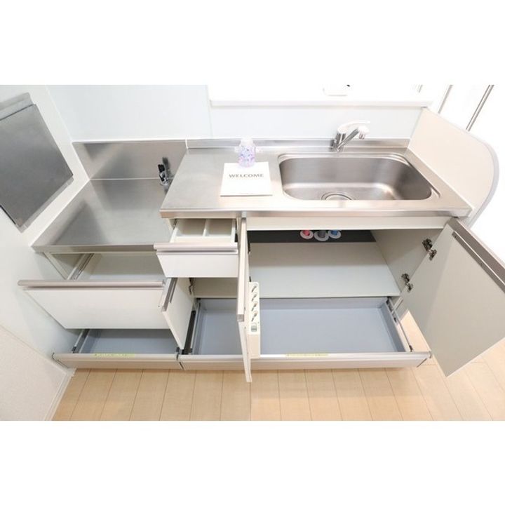 ルーエ三本柳 A棟のキッチン