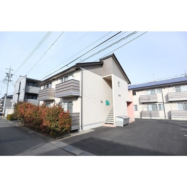 ルーエ三本柳 A棟の外観