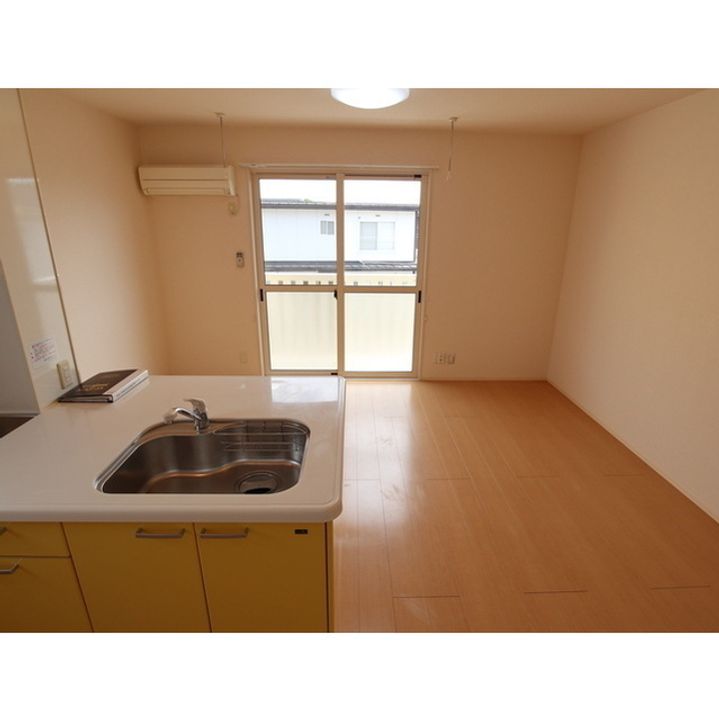 プロムナード・U B棟201の居間