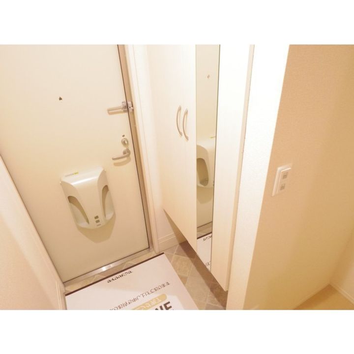 エレンシア風間 B205の玄関