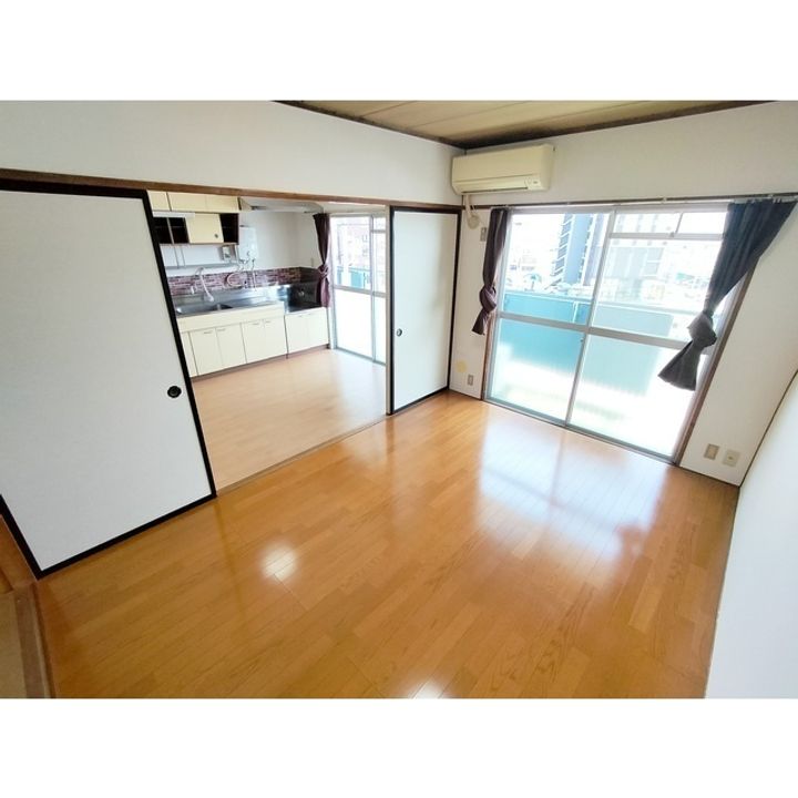 キャピタル長野501の居間