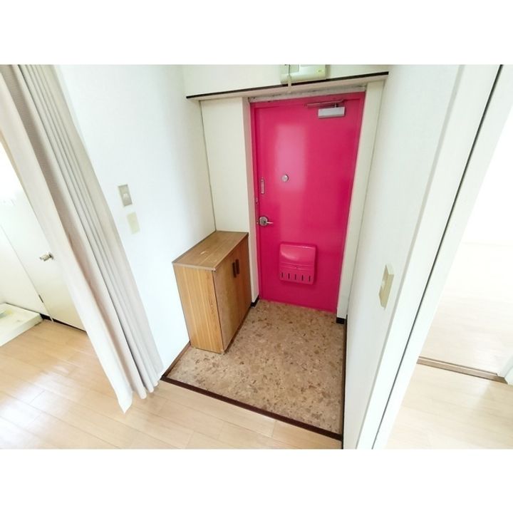 キャピタル長野501の玄関