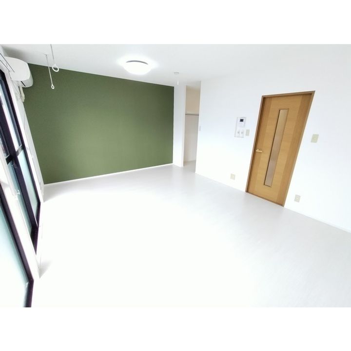 ソアニュー小山 C棟202の居間