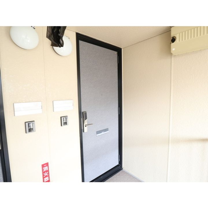 ハイムシェーネス B棟202の玄関