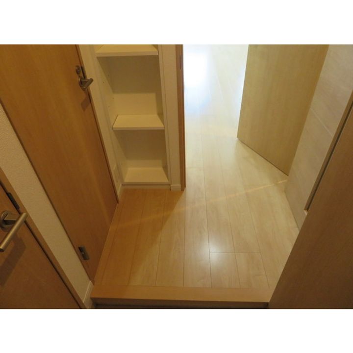 プレザントコートの玄関