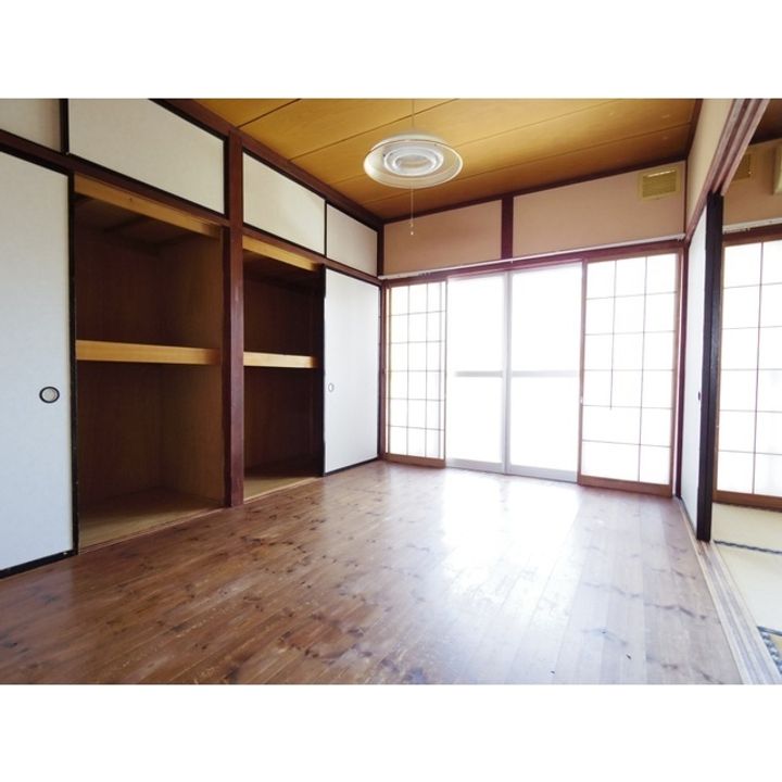 神子柴青山ハイツ102の居間