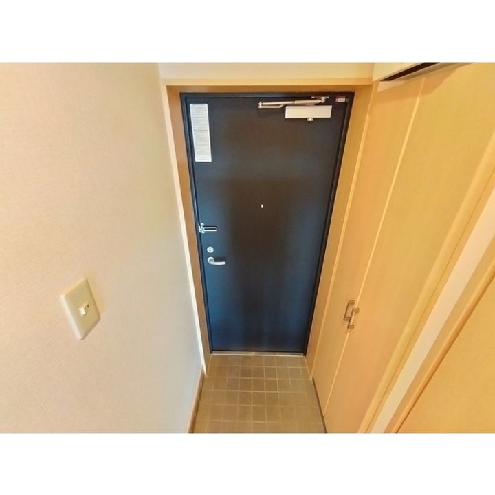 コンフォーティアあさま303の玄関