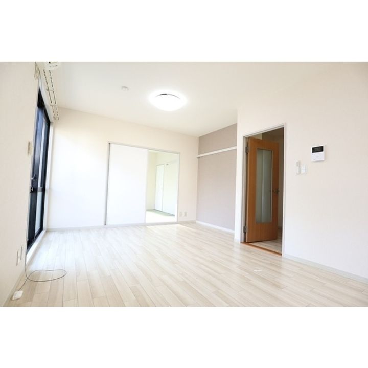 ハイツみやす102の居間