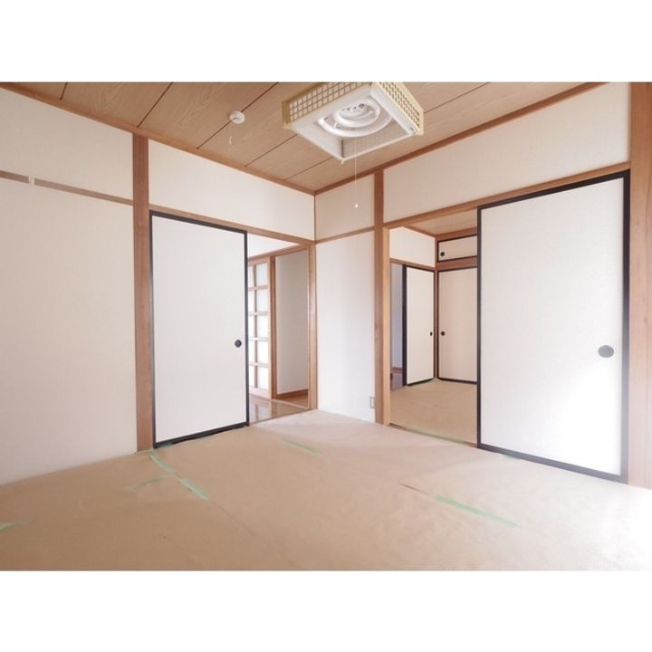 クワバラニューハイツ103の居間