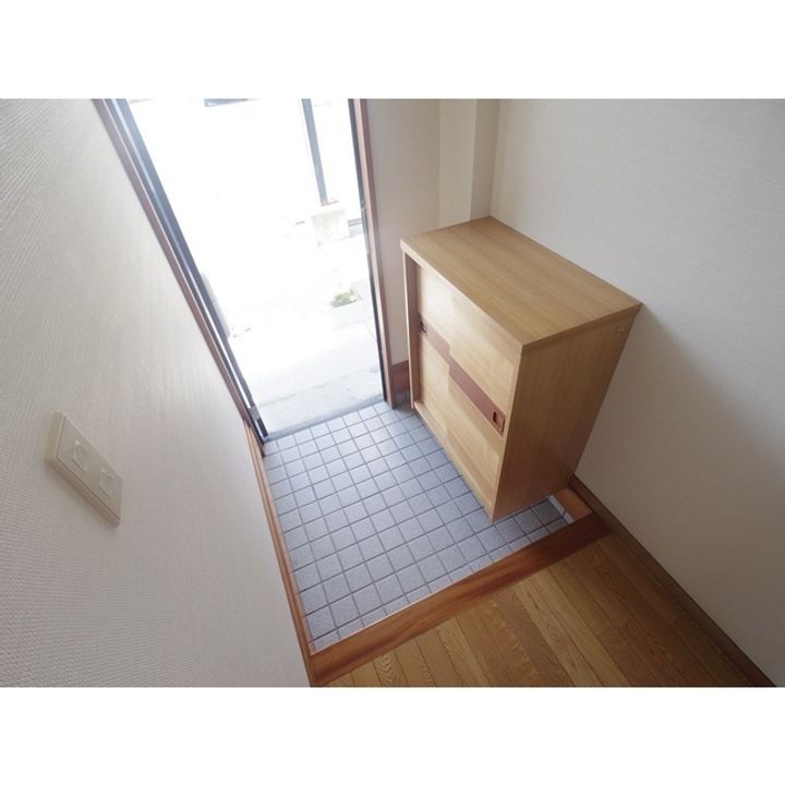 クワバラニューハイツ103の玄関