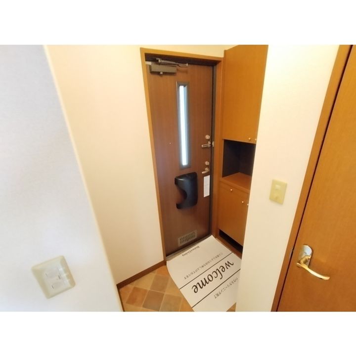 ベイリーフ102の玄関