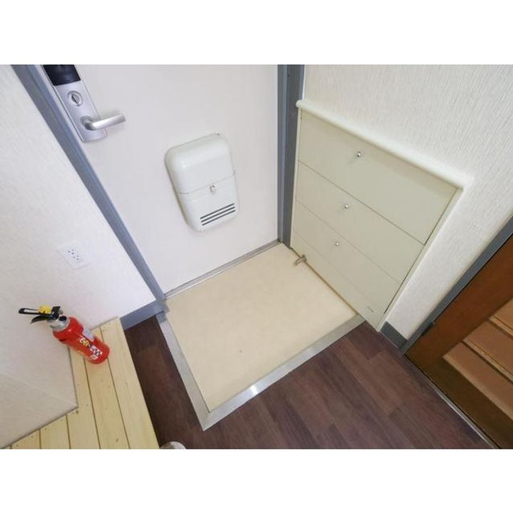 ベルクマンション303の玄関