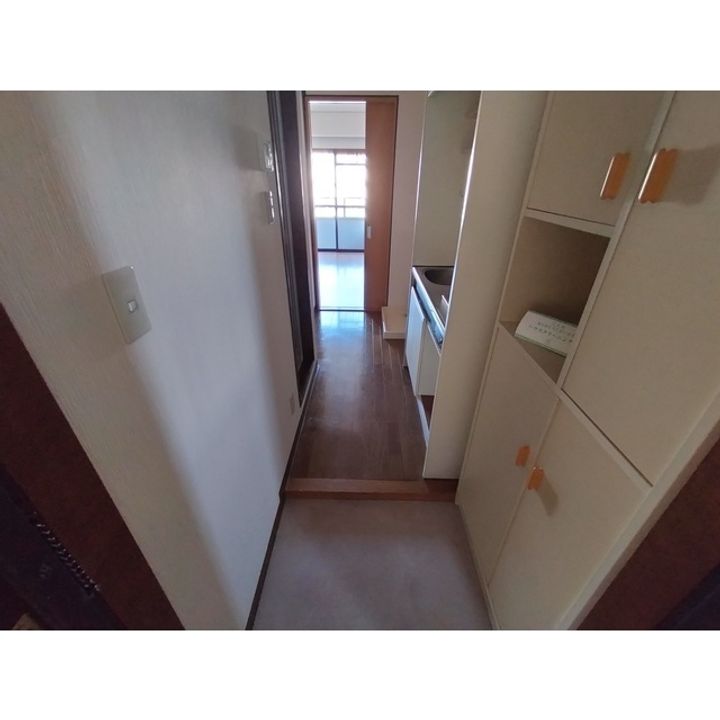 アトラスフォレスト201の玄関