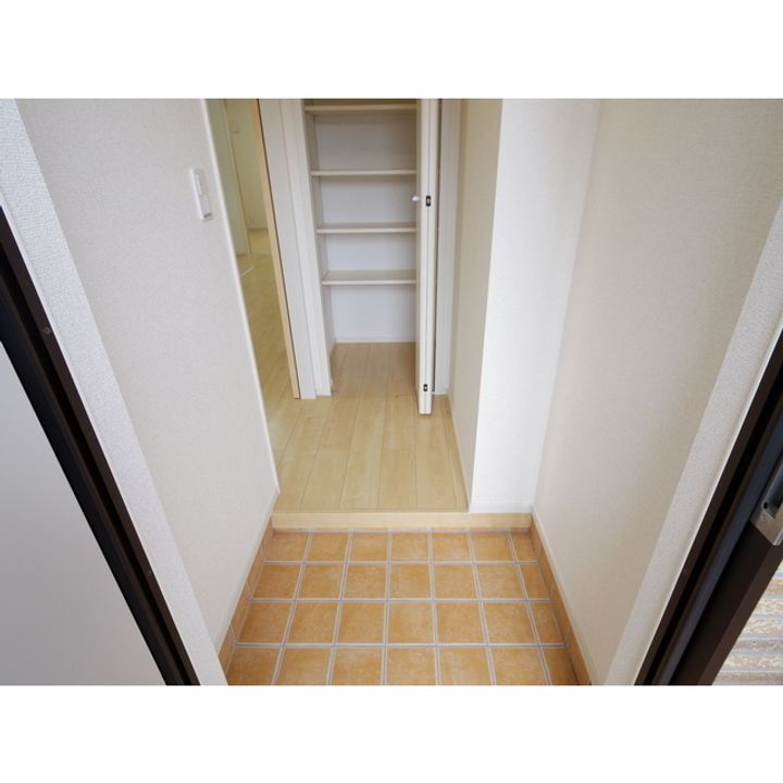 ノワイエ101の玄関