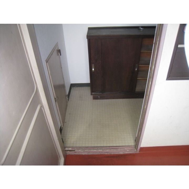 大京観光マンション402402の玄関