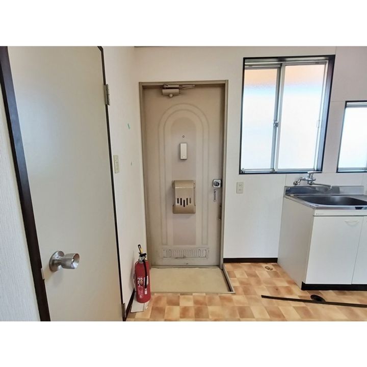 フォーブルONEB202の玄関