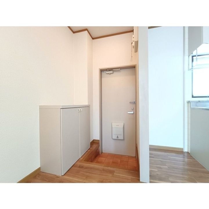 ファミーユ新村Aの玄関