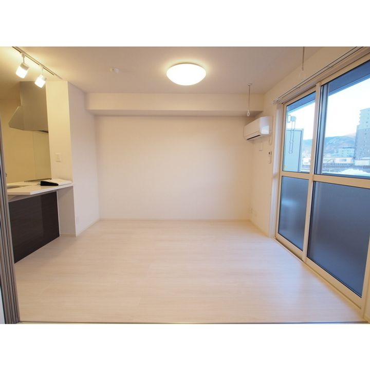 コンフォーティア白板『D-room』204の居間