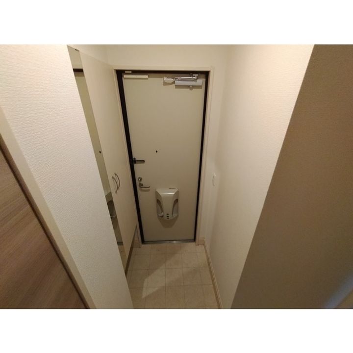 D-room京香103の玄関